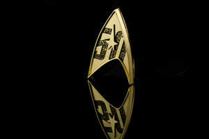 Star Trek Replica 1/1 50th Anniversary Magnetic Starfleet Badge 