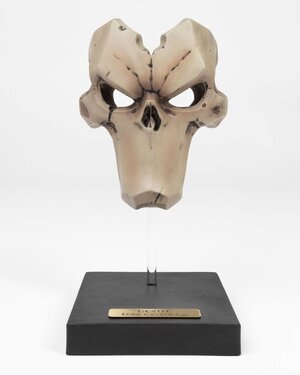 Preorder: Darksiders Prop Replica 1/2 Death Mask Limited Edition 22 cm