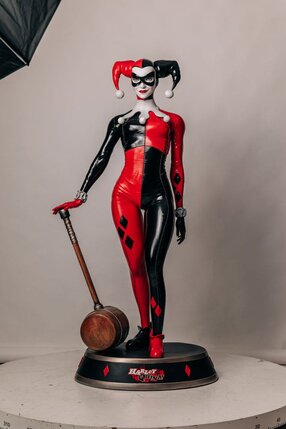 Preorder: DC Comics Life-Size Statue Harley Quinn 196 cm