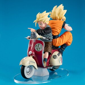 Preorder: Dragonball Z 05 Desktop Real McCoy PVC Diorama Super Saiyan Son Goku & Super Saiyan Son Gohan & Motorbike 16 cm