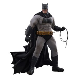 Preorder: Batman: The Dark Knight Returns Comic Masterpiece Action Figure 1/6 Batman 32 cm
