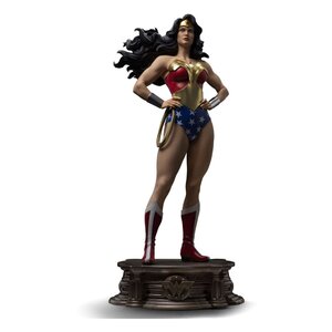 Preorder: DC Comics Legacy Replica Statue 1/4 Wonder Woman 56 cm