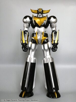 Preorder: Grendizer Jumbo Sofbi Vinyl Figure Grendizer U Black & Gold Ver. 64 cm