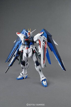 Mobile Suit Gundam Seed Plastic Model Kit - MG 1/100 Freedom Gundam Ver. 2.0